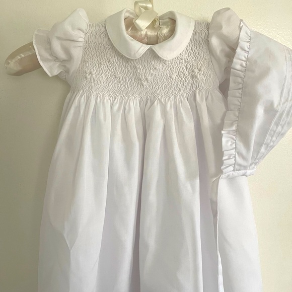 Baby girl smocked Christening dress with bonnet color white - Picture 2 of 5